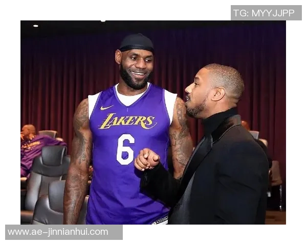 湖人队官方社交媒体分享SnoopDogg造访训练馆精彩瞬间支持主队氛围浓厚