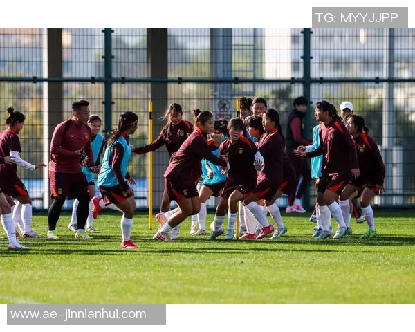 中国U17女足半场领先挪威U17女足陈睿琳任意球破门周欣怡点射助攻