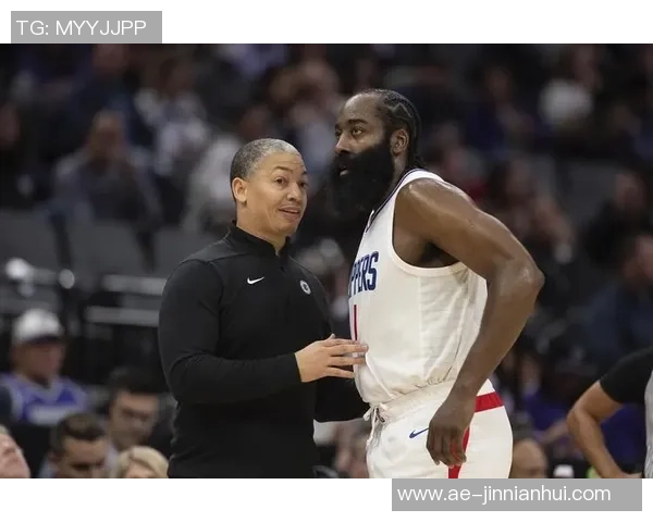 小里直言哈登季后赛表现不如韦德关键球能力存疑引发热议