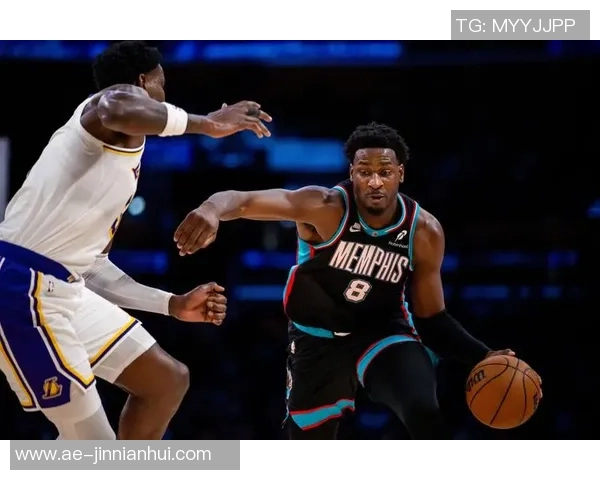 艾顿称东詹在关键时刻表现出色拉拉维亚攻防两端展现强大攻击性