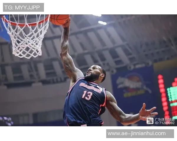 韦尔全能表现攻防兼备28分钟内高效拿下20分14板助球队获胜